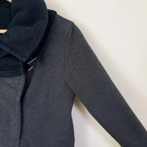 LULULEMON  | GRATITUDE WRAP IN HEATHERED CHARCOAL - Picture 5 of 14